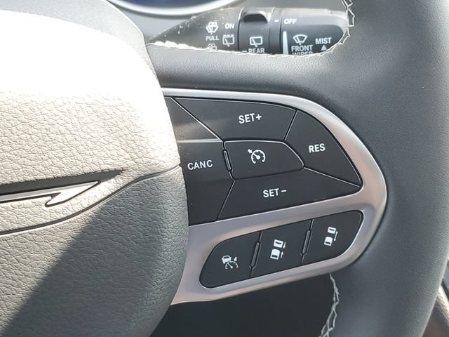 New 2027 Chrysler Pacifica Select w/ Family Tech Group FWD image 22