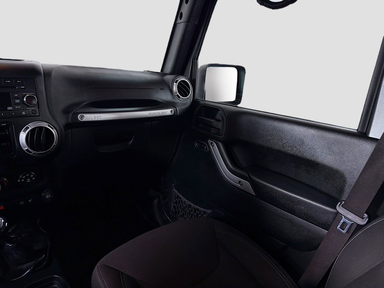 Used 2017 Jeep Wrangler Unlimited Sahara w/ Connectivity Group image 22