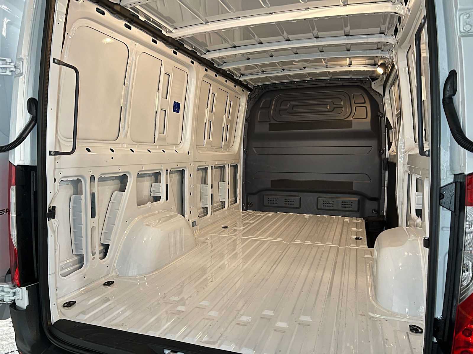 Used 2025 Mercedes-Benz Sprinter 2500 image 19