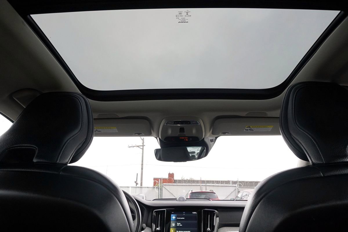 Used 2022 Volvo S60 T8 Inscription image 25