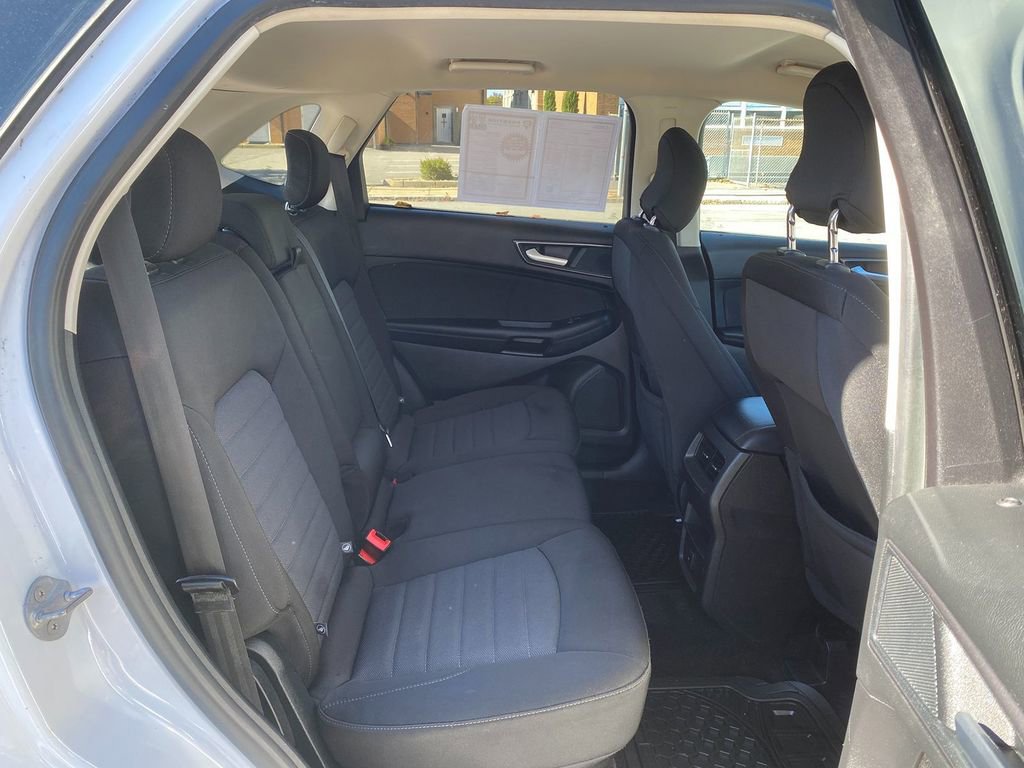 Used 2018 Ford Edge SE image 26