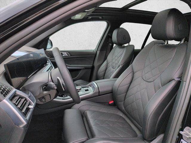 Used 2025 BMW X5 xDrive40i w/ M Sport Package AWD/4WD image 17