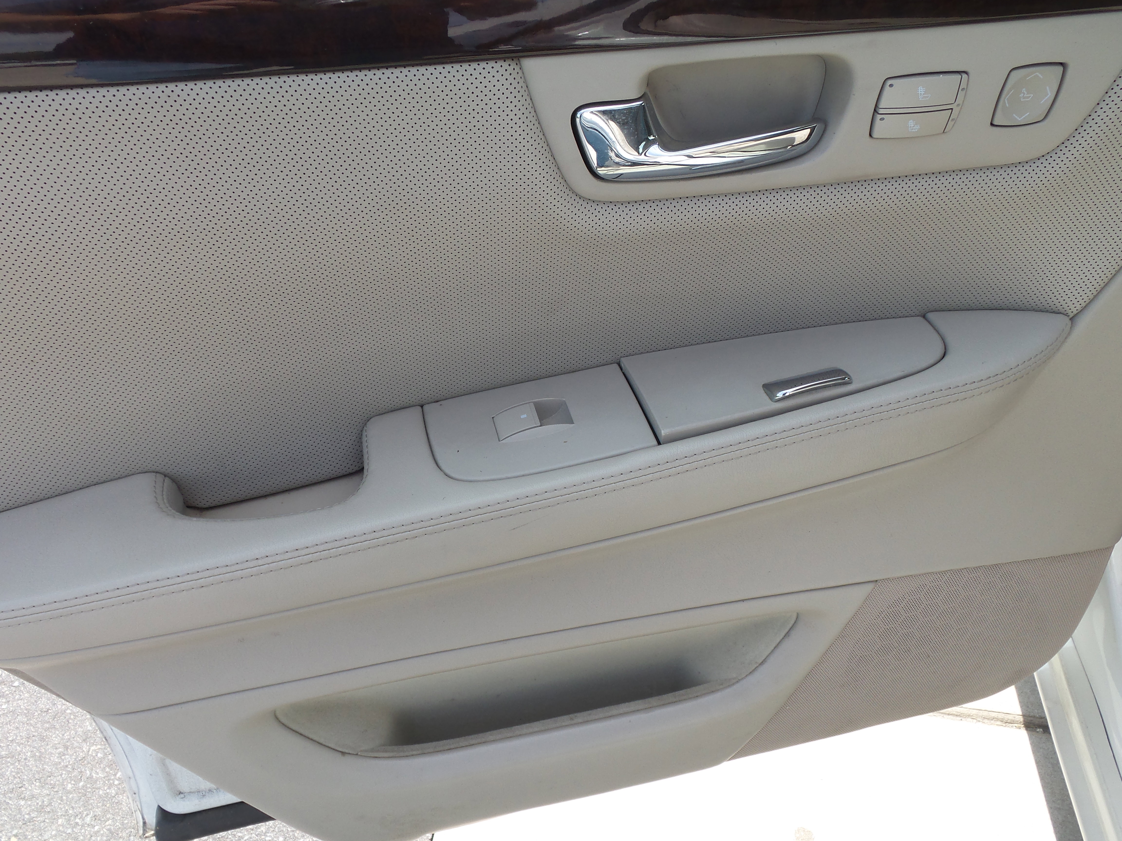 Used 2008 Cadillac DTS FWD image 41