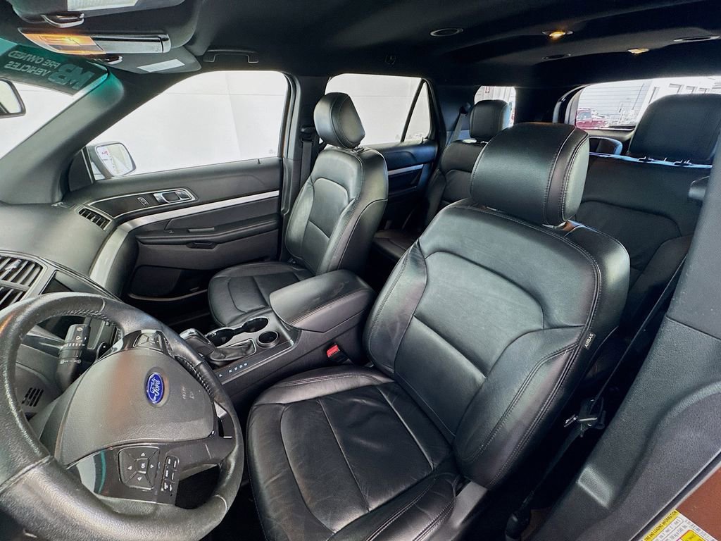 Used 2017 Ford Explorer XLT w/ Equipment Group 202A image 21
