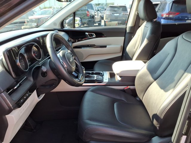 Used 2023 Kia Carnival EX FWD image 26