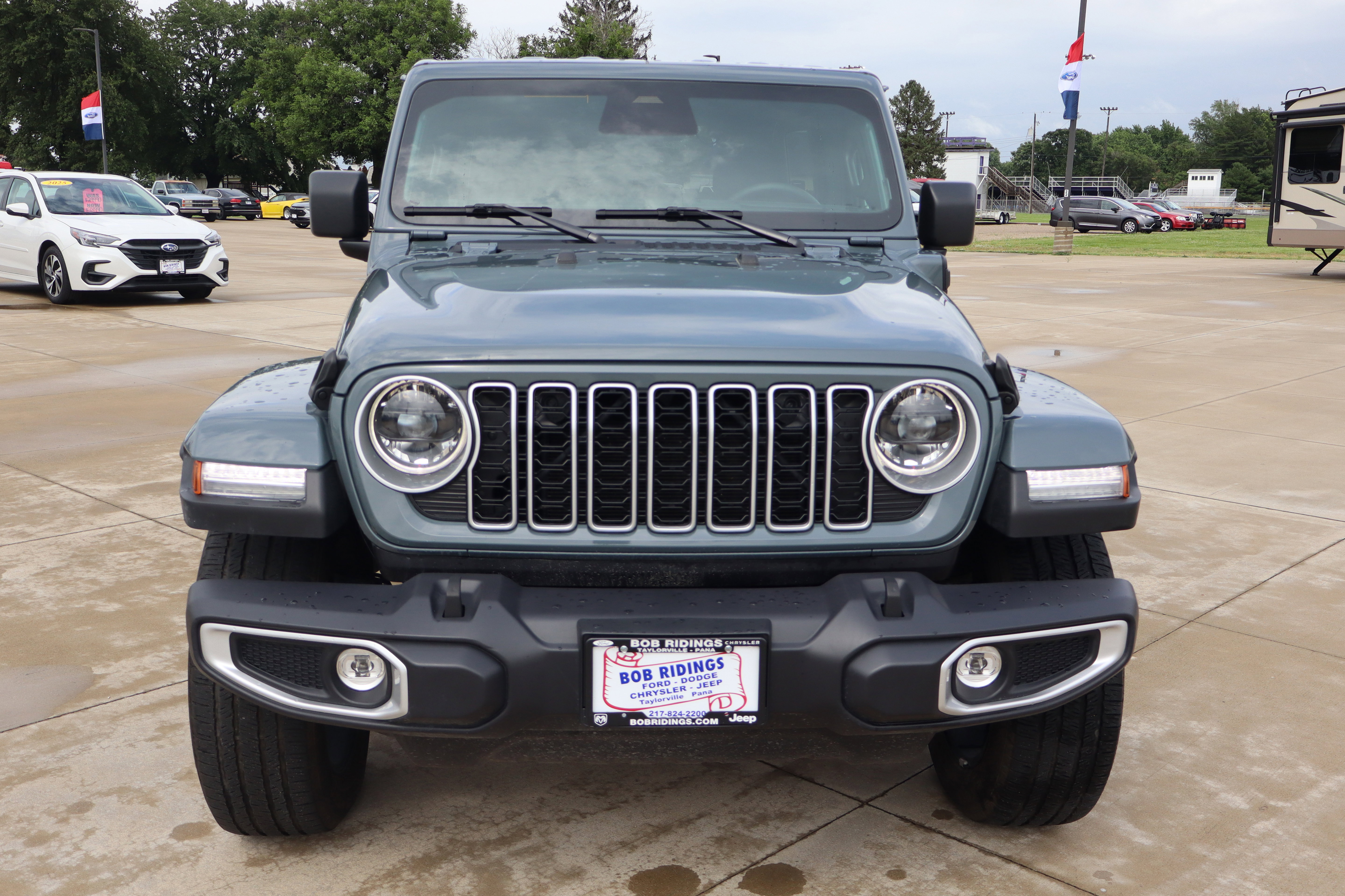Used 2025 Jeep Wrangler Unlimited Sahara AWD/4WD image 2