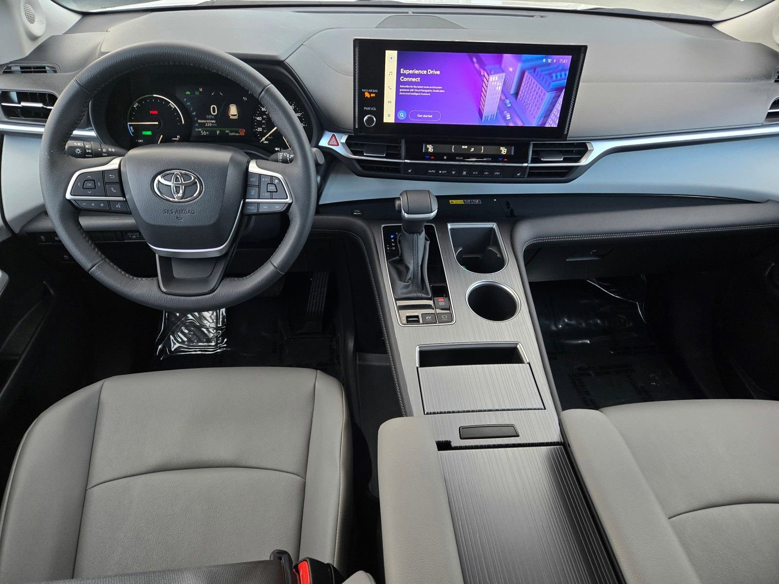 Used 2025 Toyota Sienna XLE w/ XLE Plus Package FWD image 14