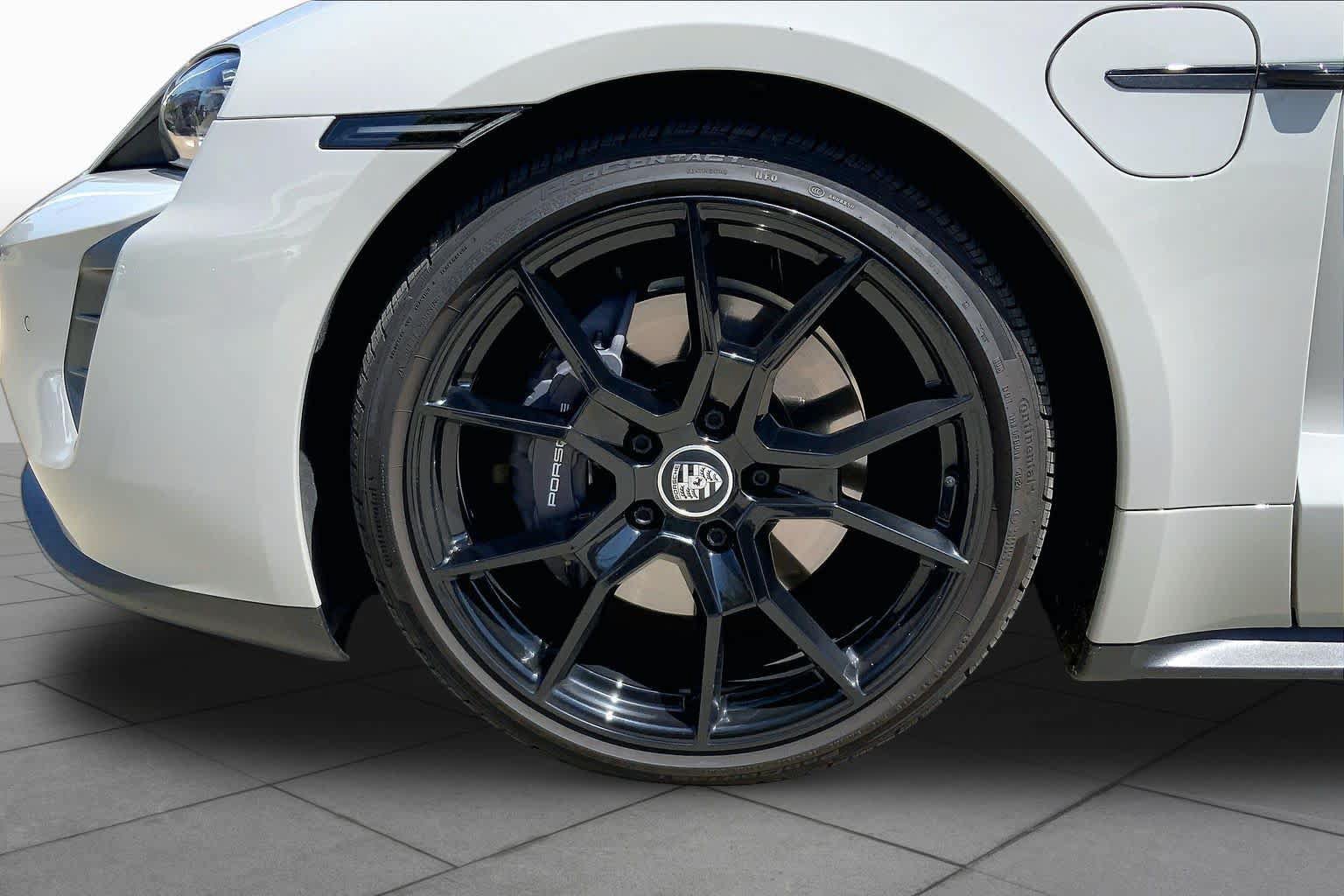 Used 2022 Porsche Taycan RWD image 9