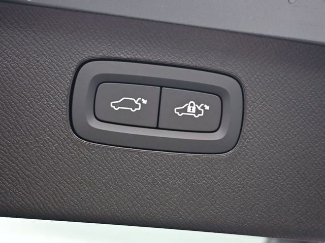 New 2026 Volvo XC90 B6 Plus w/ Protection Package Premier image 11