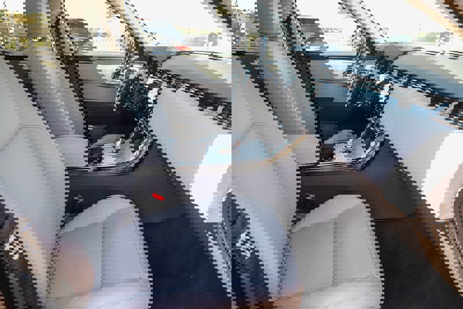 Used 2025 Land Rover Range Rover Velar S image 18