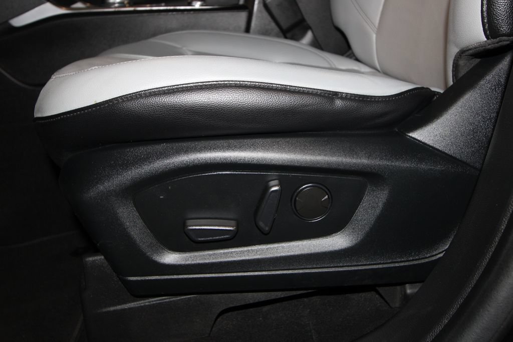 Used 2021 Ford Explorer XLT w/ Equipment Group 202A AWD/4WD image 7