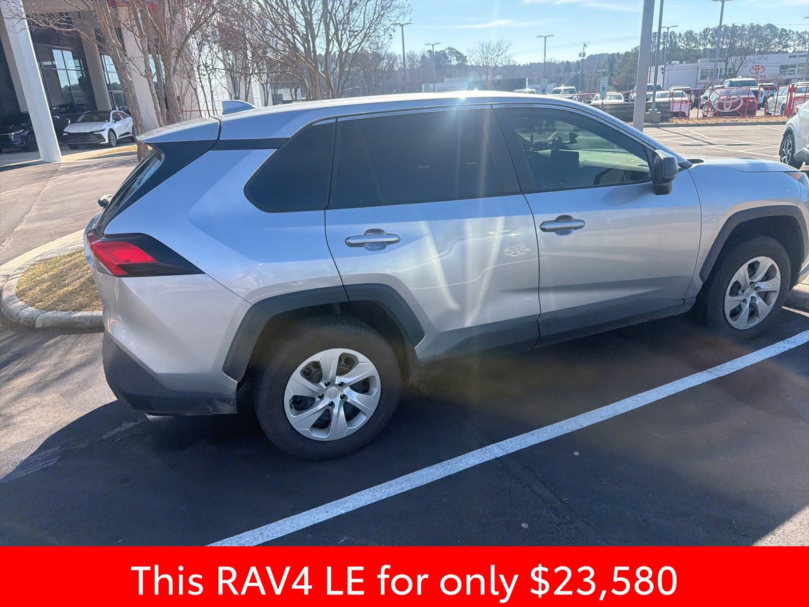 Used 2022 Toyota RAV4 LE image 13