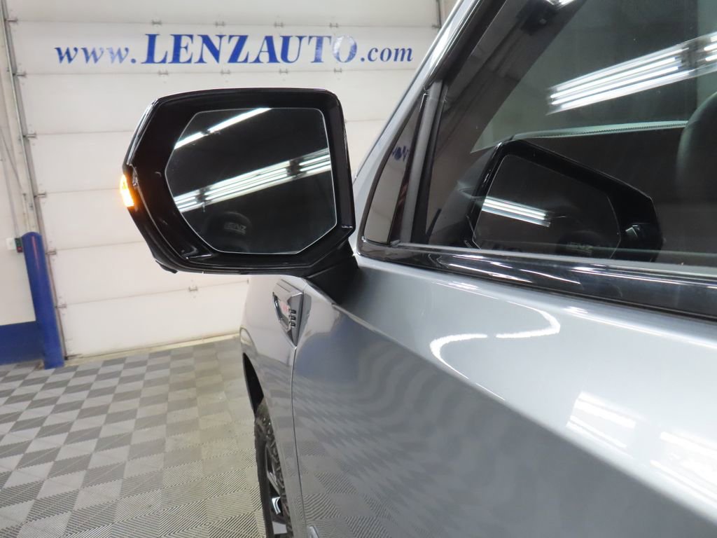 Used 2025 GMC Yukon AT4 w/ LPO, Get Active Package AWD/4WD image 75