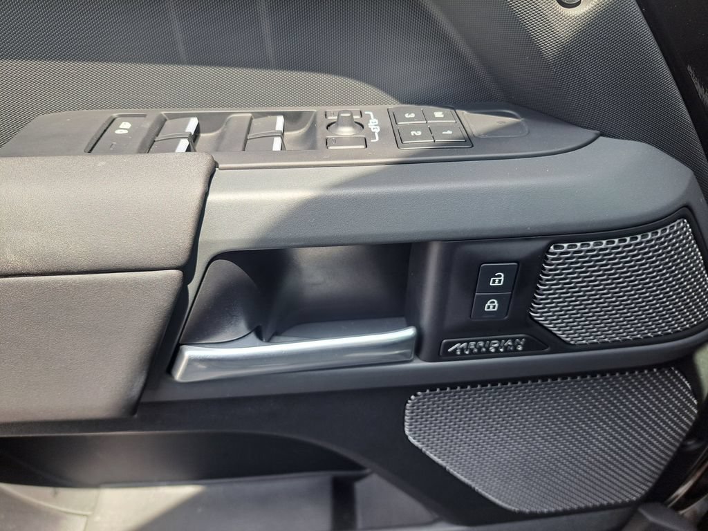 Used 2024 Land Rover Defender 110 X-Dynamic SE AWD/4WD image 23
