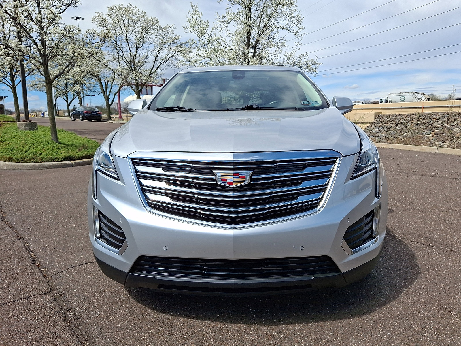 Used 2017 Cadillac XT5 Luxury w/ Driver Awareness Package image 2