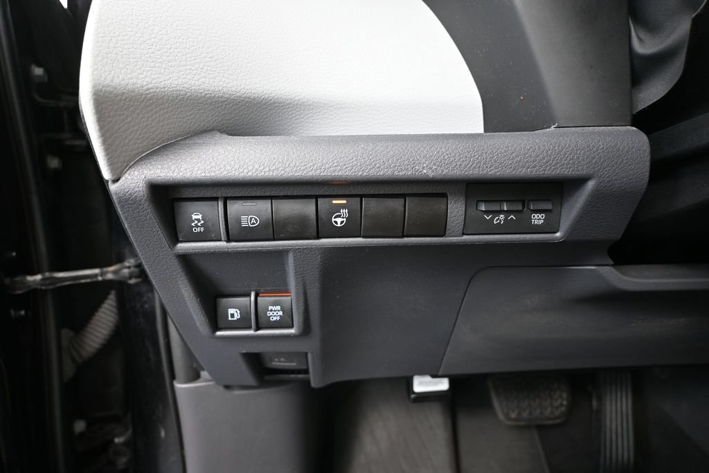 Used 2021 Toyota Sienna XSE FWD image 24