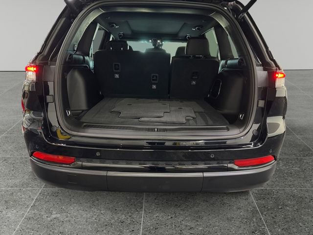 Used 2024 Jeep Grand Cherokee Limited w/ Luxury Tech Group II image 21