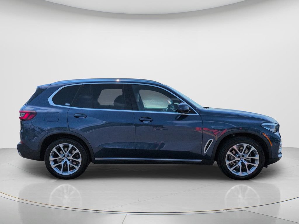 Used 2022 BMW X5 xDrive40i w/ Premium Package AWD/4WD image 4