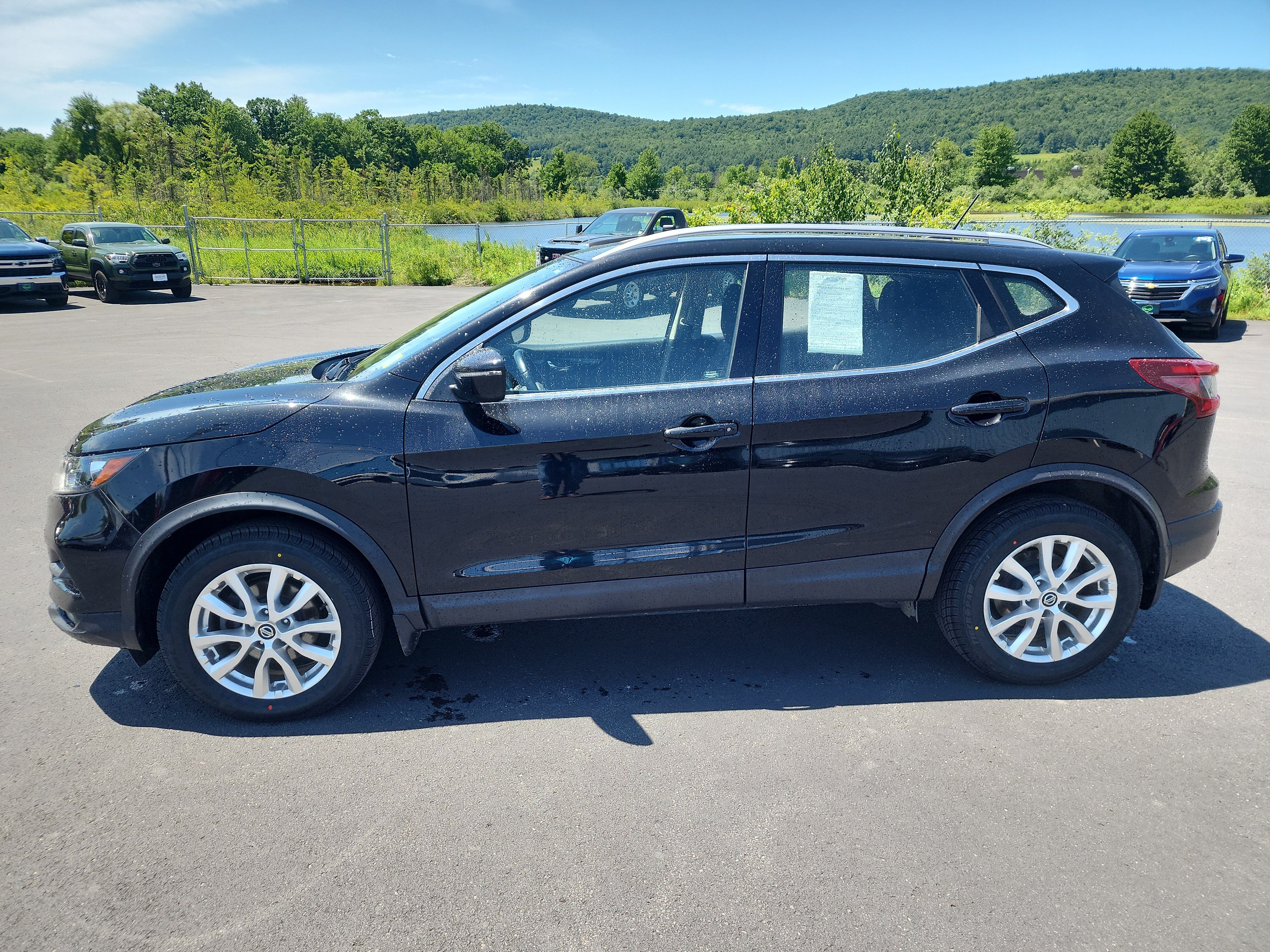Used 2021 Nissan Rogue Sport SV AWD/4WD image 5