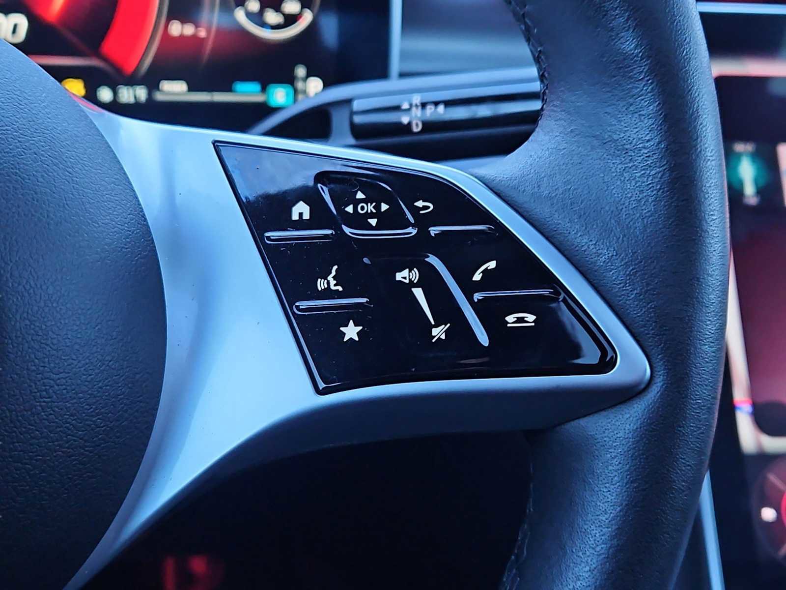 Used 2024 Mercedes-Benz C 300 4MATIC Sedan w/ Exclusive Trim Package image 28