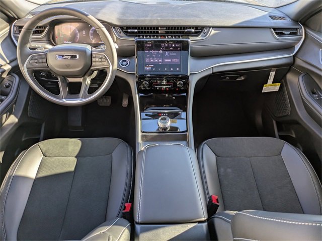 New 2025 Jeep Grand Cherokee Altitude image 15