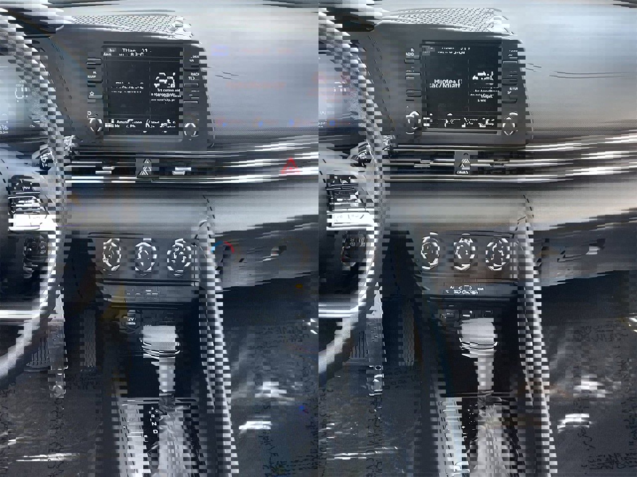 Used 2024 Hyundai Elantra SE image 14