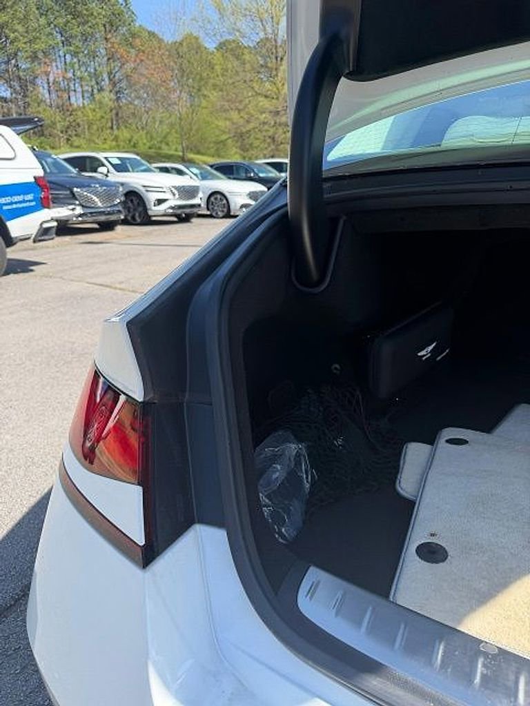 Used 2025 Genesis G90 3.5T image 9