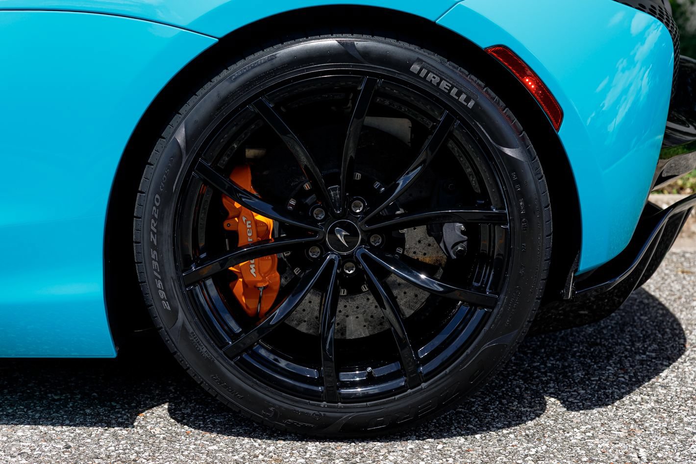 Used 2023 McLaren Artura RWD image 19