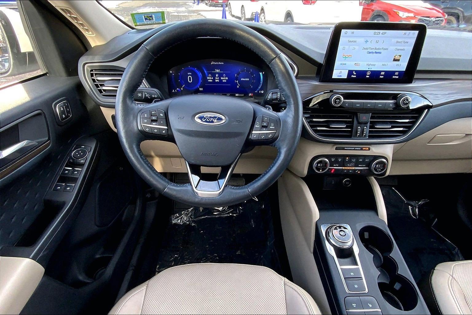 Used 2020 Ford Escape Titanium image 5