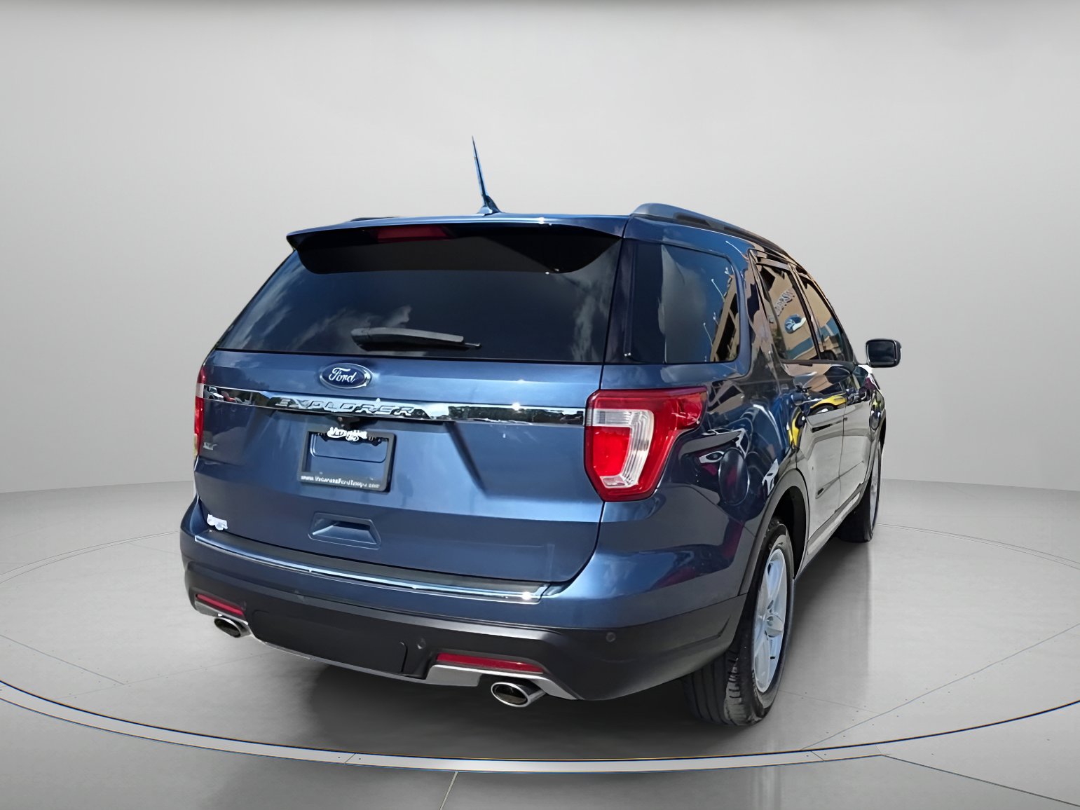 Certified 2018 Ford Explorer XLT w/ Equipment Group 202A image 27