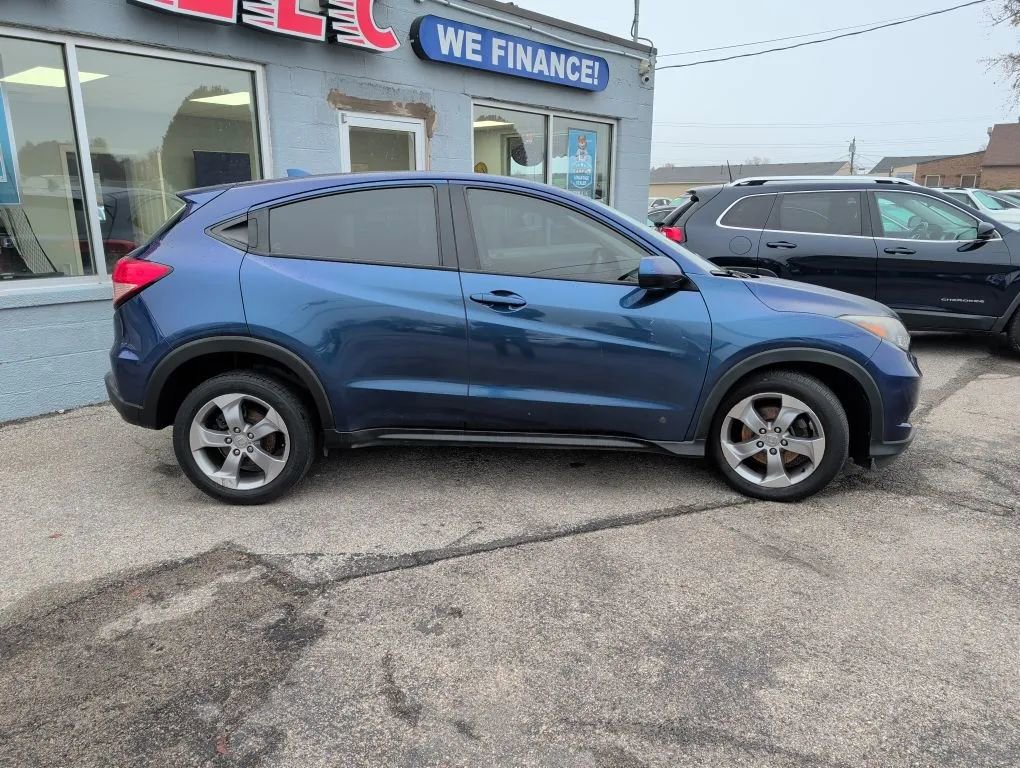 Used 2017 Honda HR-V LX image 2