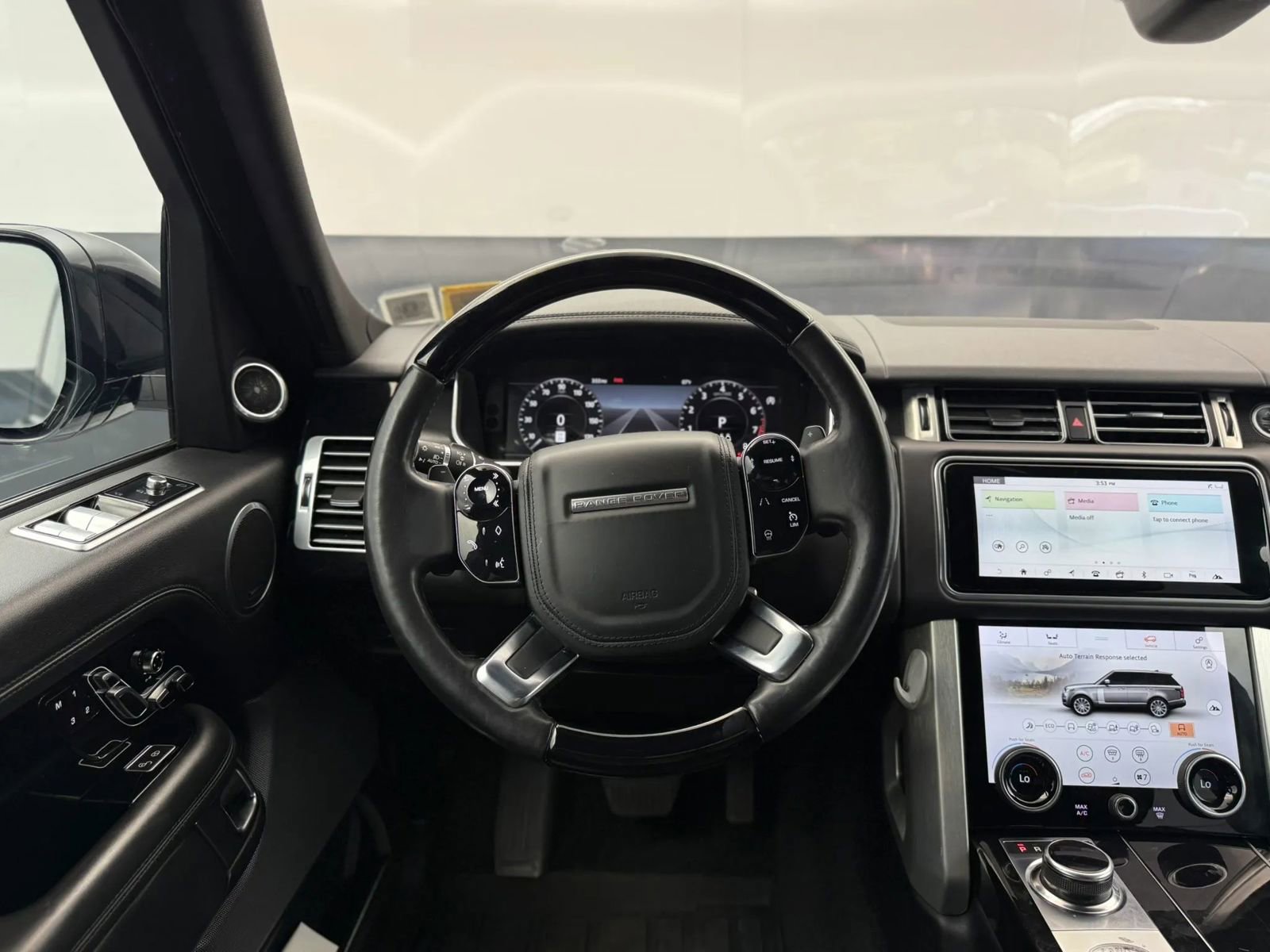 Used 2020 Land Rover Range Rover HSE image 14