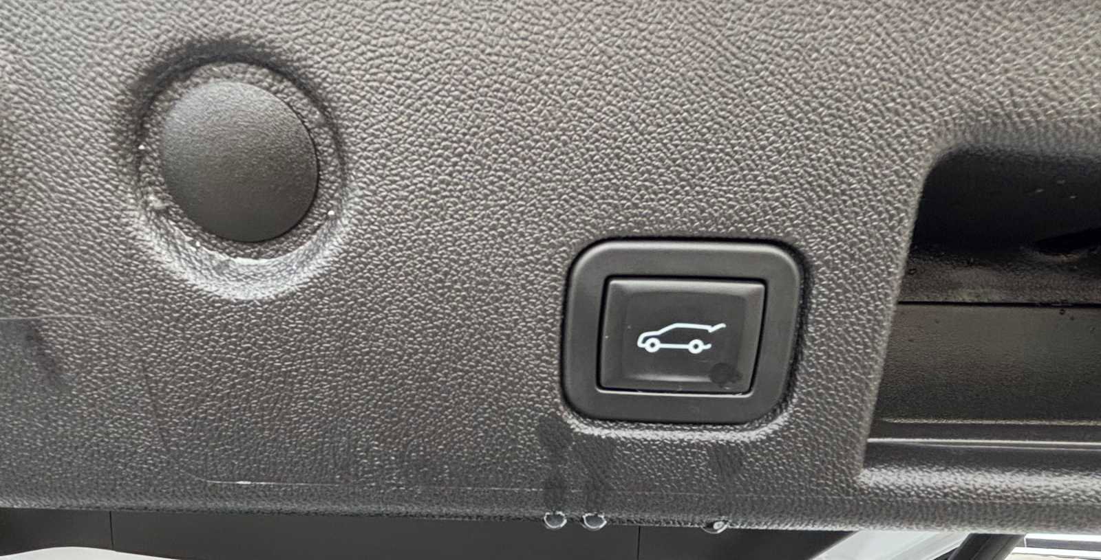 Used 2024 Chevrolet Equinox Premier image 13