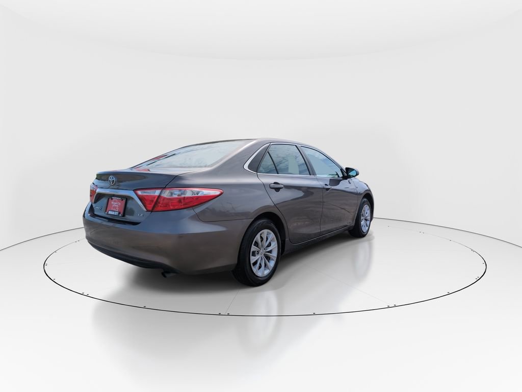 Used 2017 Toyota Camry LE FWD image 8