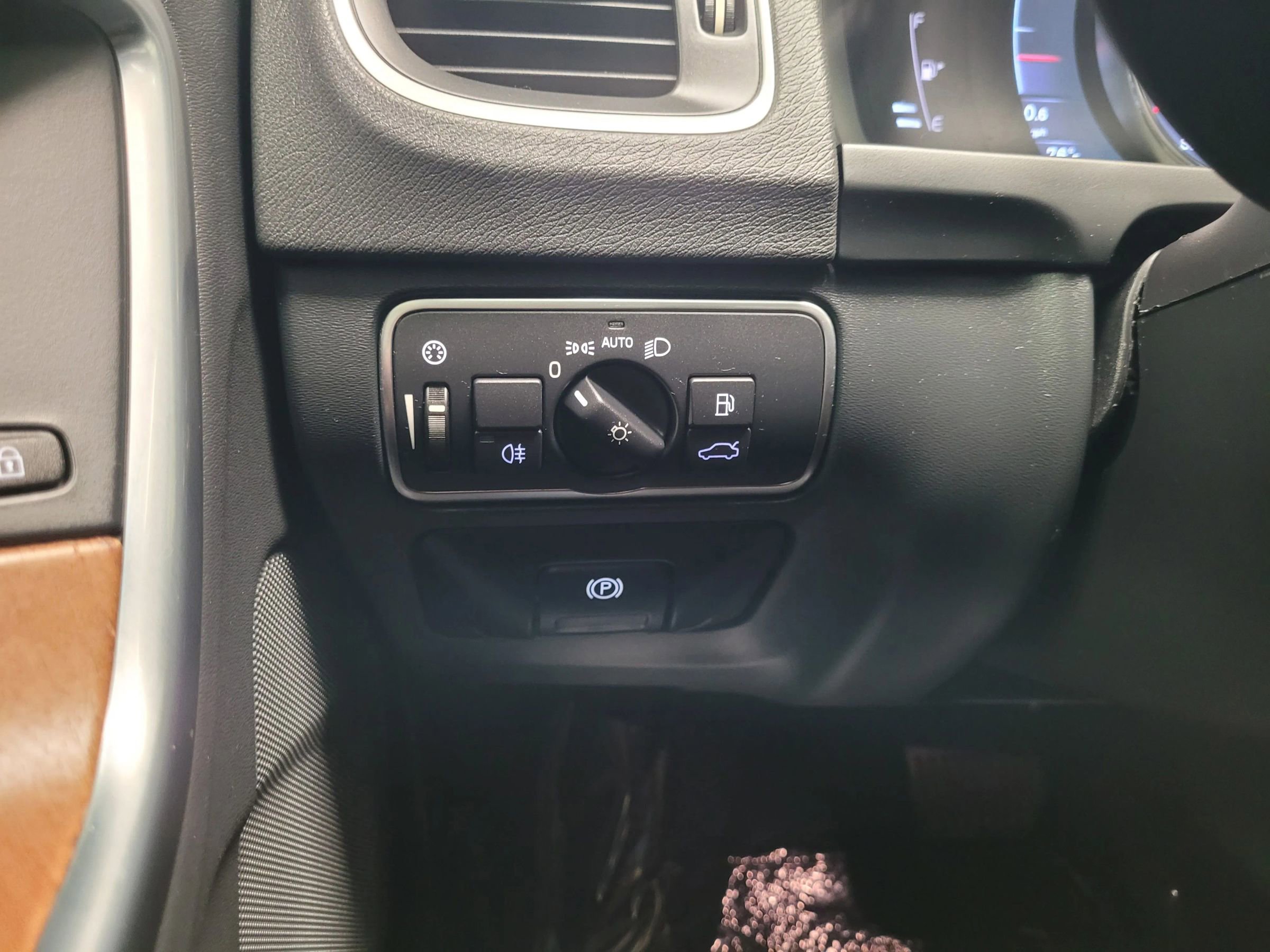 Used 2016 Volvo S60 T5 Inscription Platinum image 23