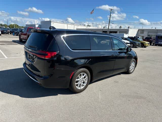 Certified 2024 Chrysler Pacifica Touring-L FWD image 21