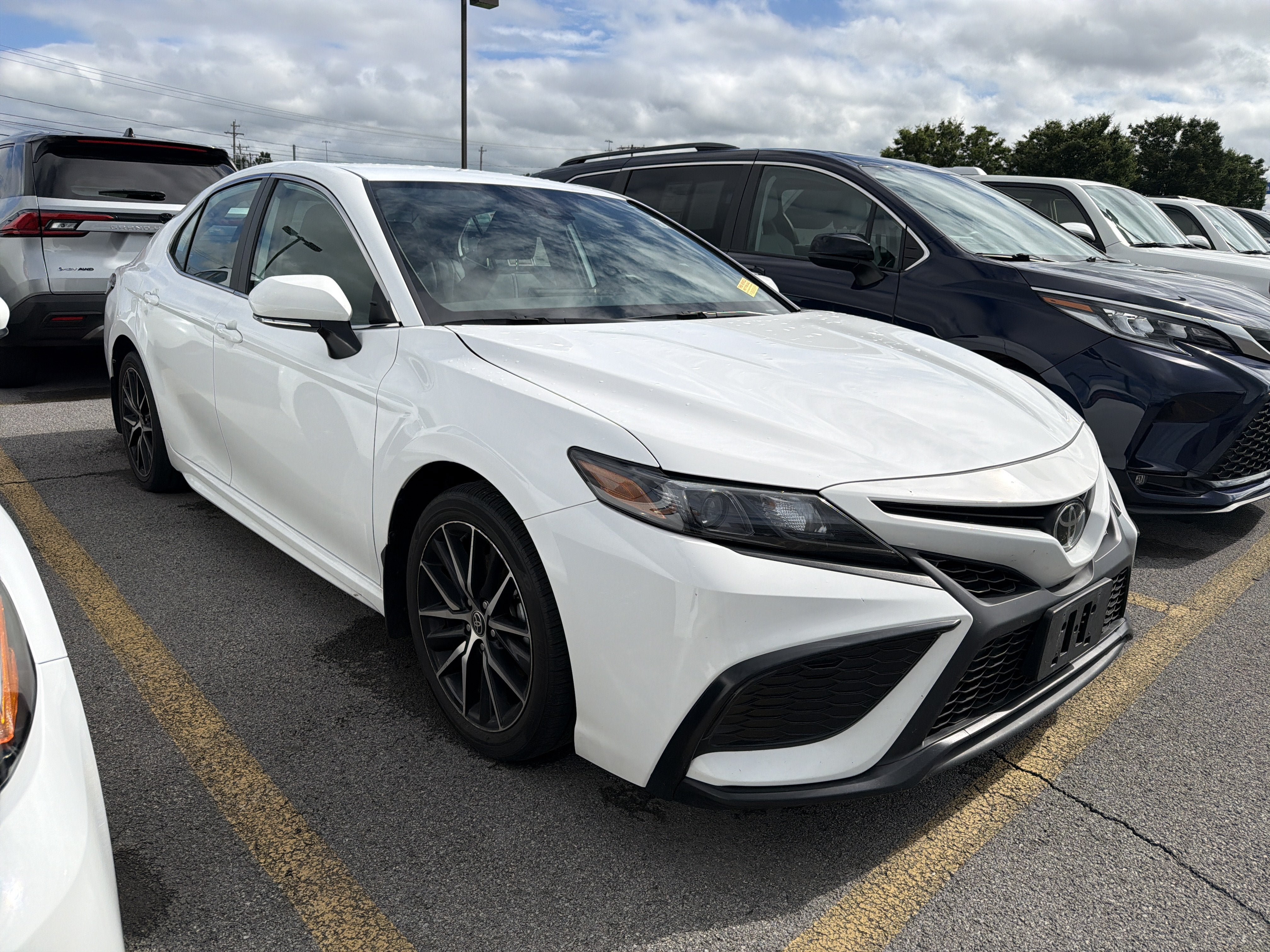 Used 2023 Toyota Camry SE w/ Cold Weather Package AWD/4WD image 2