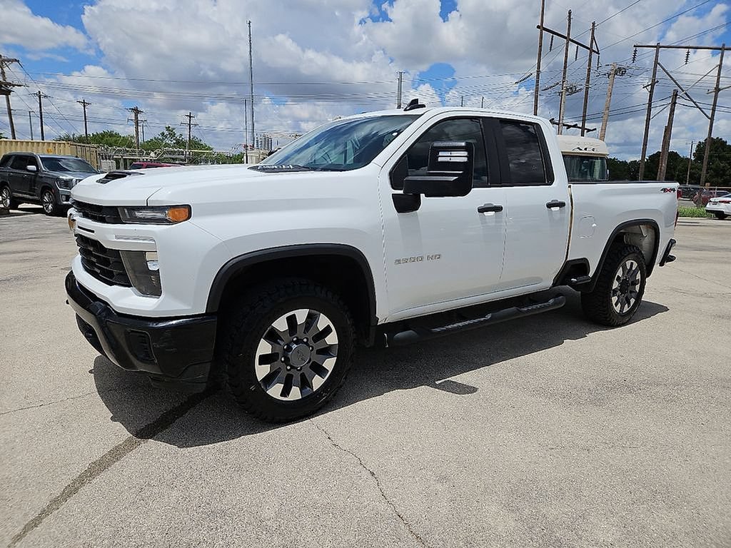 Used 2024 Chevrolet Silverado 2500 Custom w/ Custom Convenience Package AWD/4WD image 2
