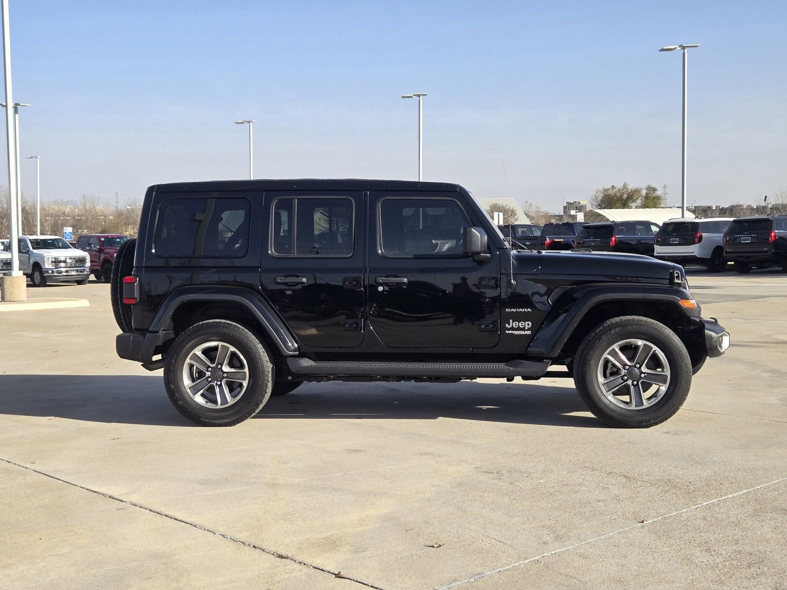 Used 2021 Jeep Wrangler Unlimited Sahara image 2