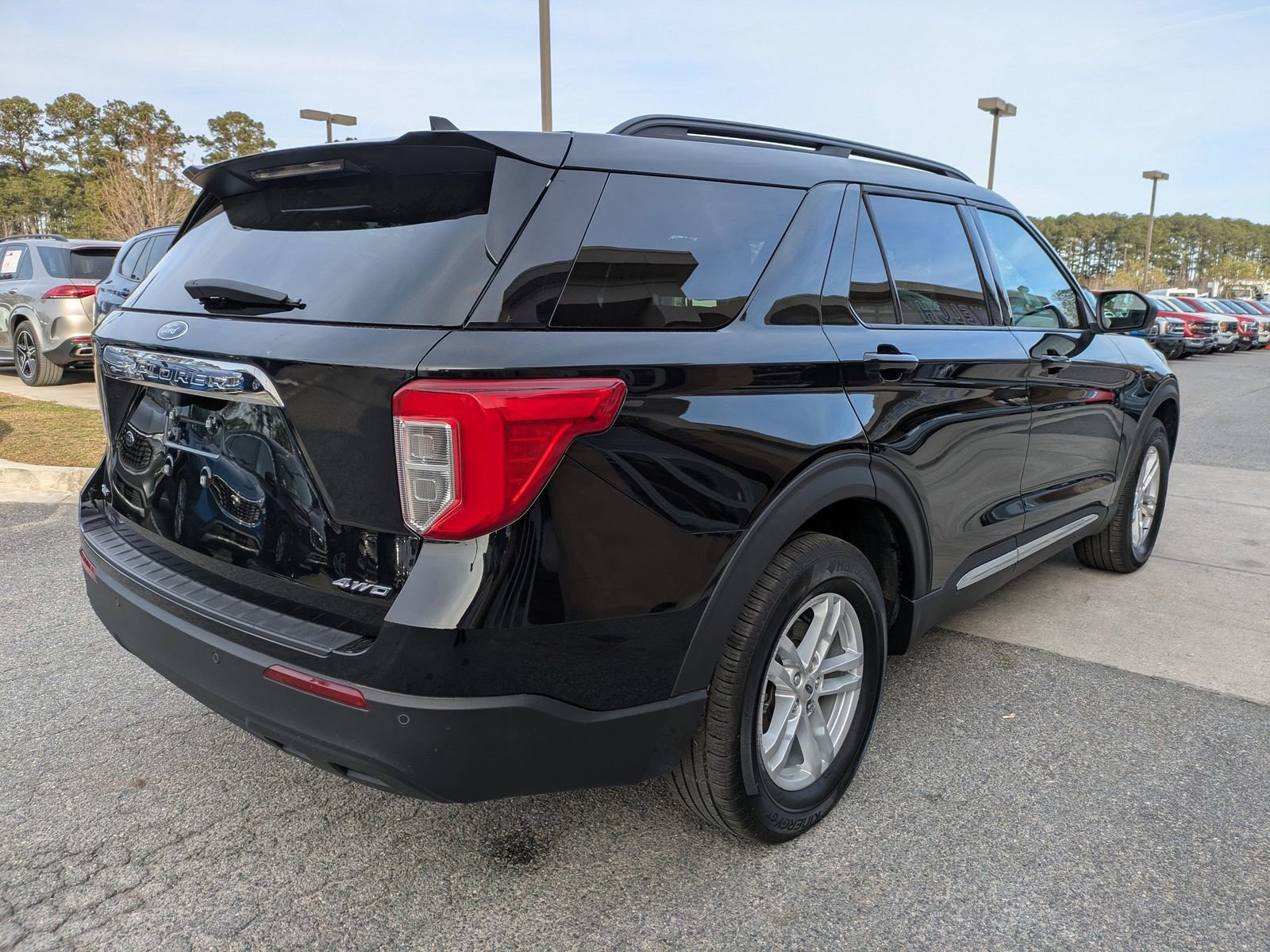 Certified 2023 Ford Explorer XLT image 4