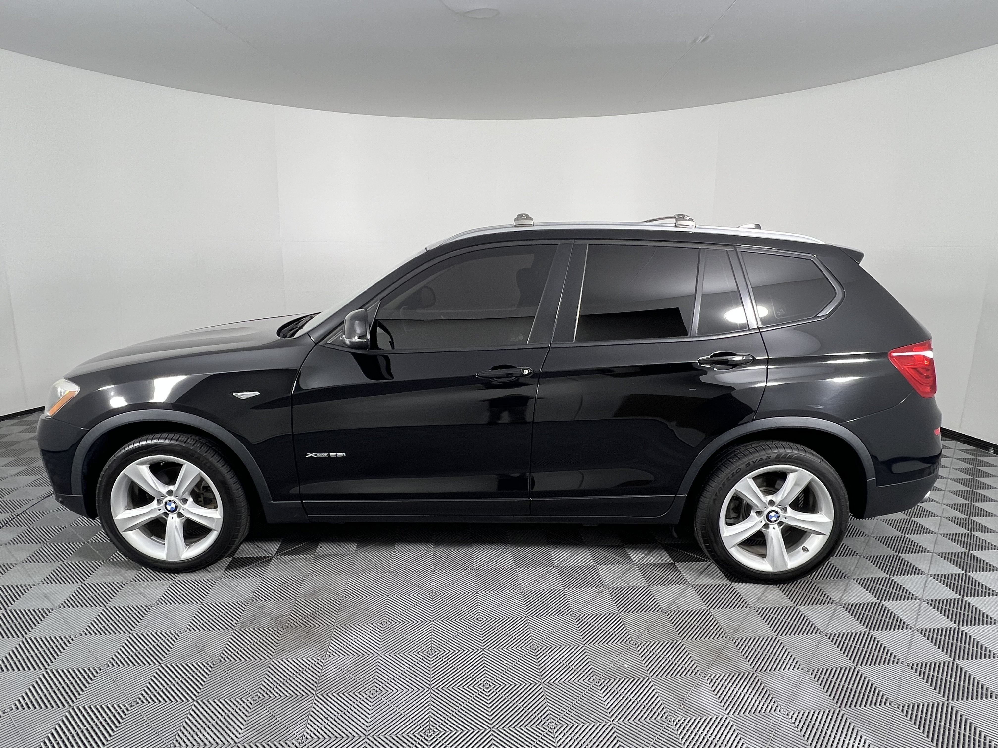 Used 2016 BMW X3 xDrive28i AWD/4WD image 9