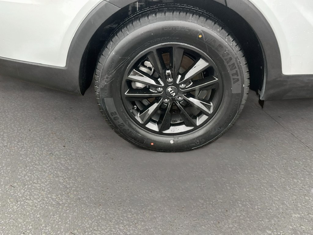 Used 2019 Kia Sorento FWD image 29