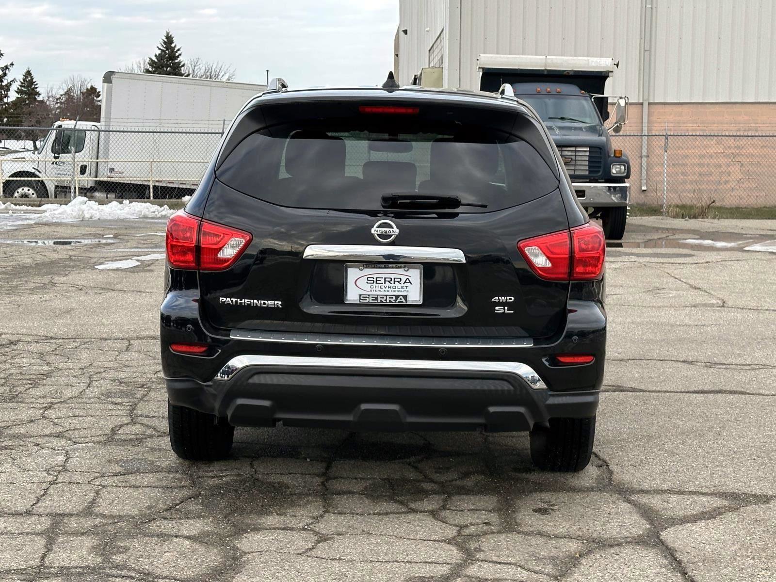 Used 2019 Nissan Pathfinder SL image 4