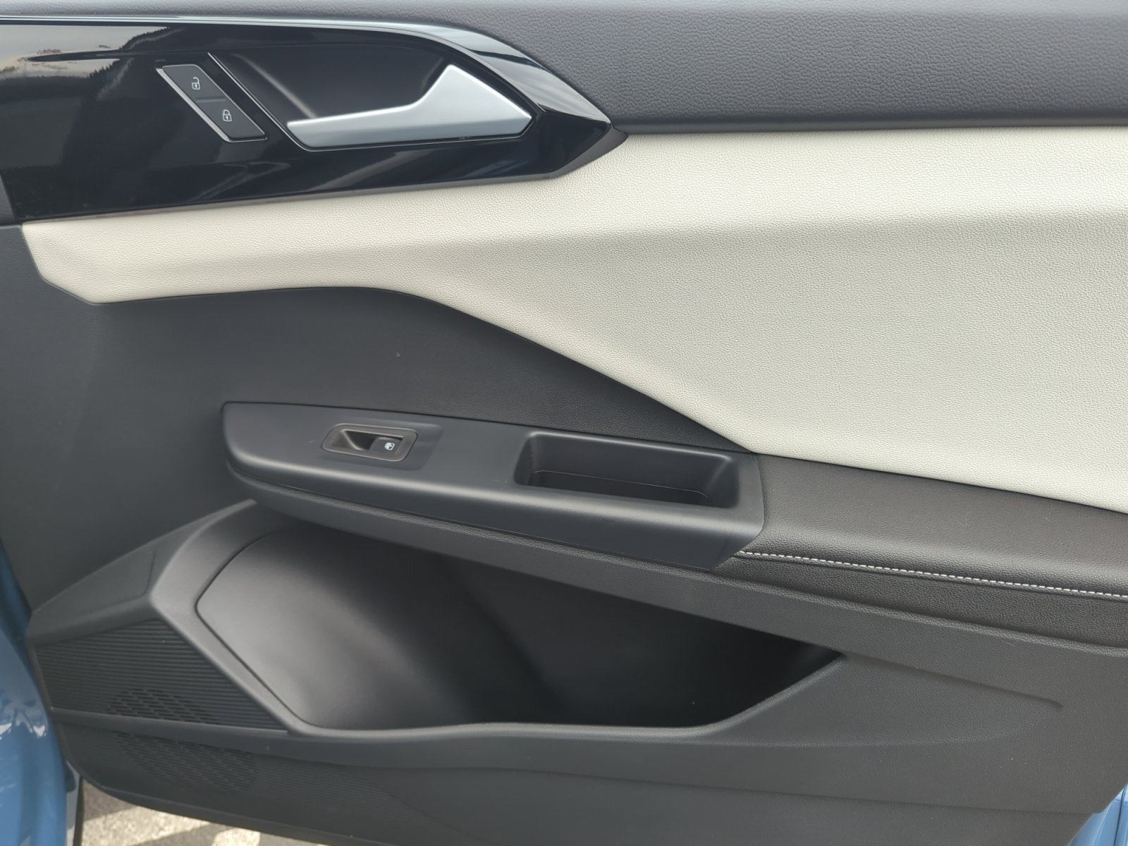 New 2026 Volkswagen Taos S FWD image 16