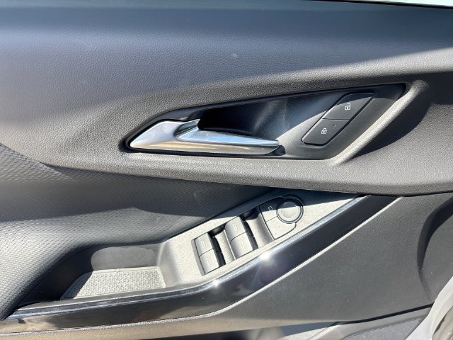 Used 2025 Chevrolet Equinox LT FWD image 13