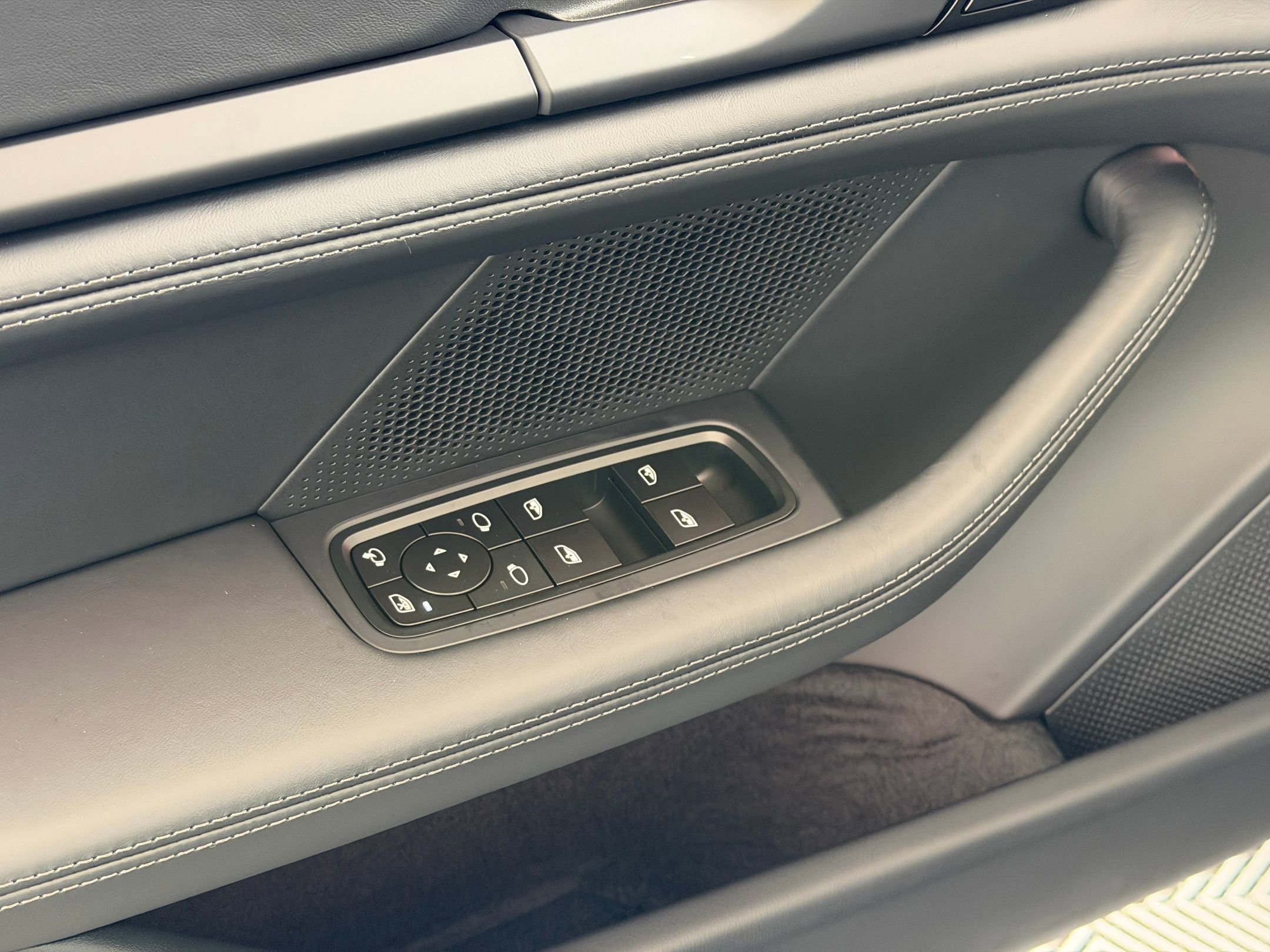 New 2026 Porsche Taycan 4S AWD/4WD image 27
