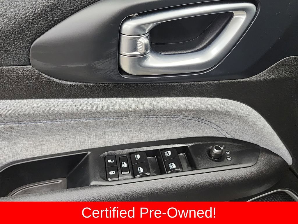 Certified 2025 Jeep Compass Latitude image 10