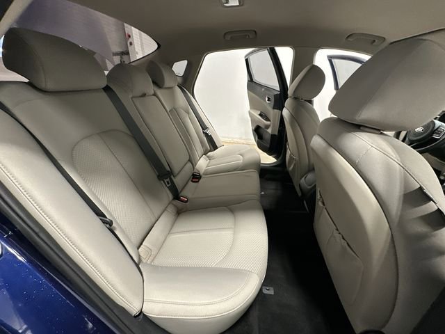 Used 2018 Kia Optima LX w/ 17" Alloy Wheels Package image 22