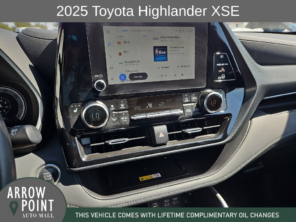 Used 2025 Toyota Highlander XSE AWD/4WD image 25