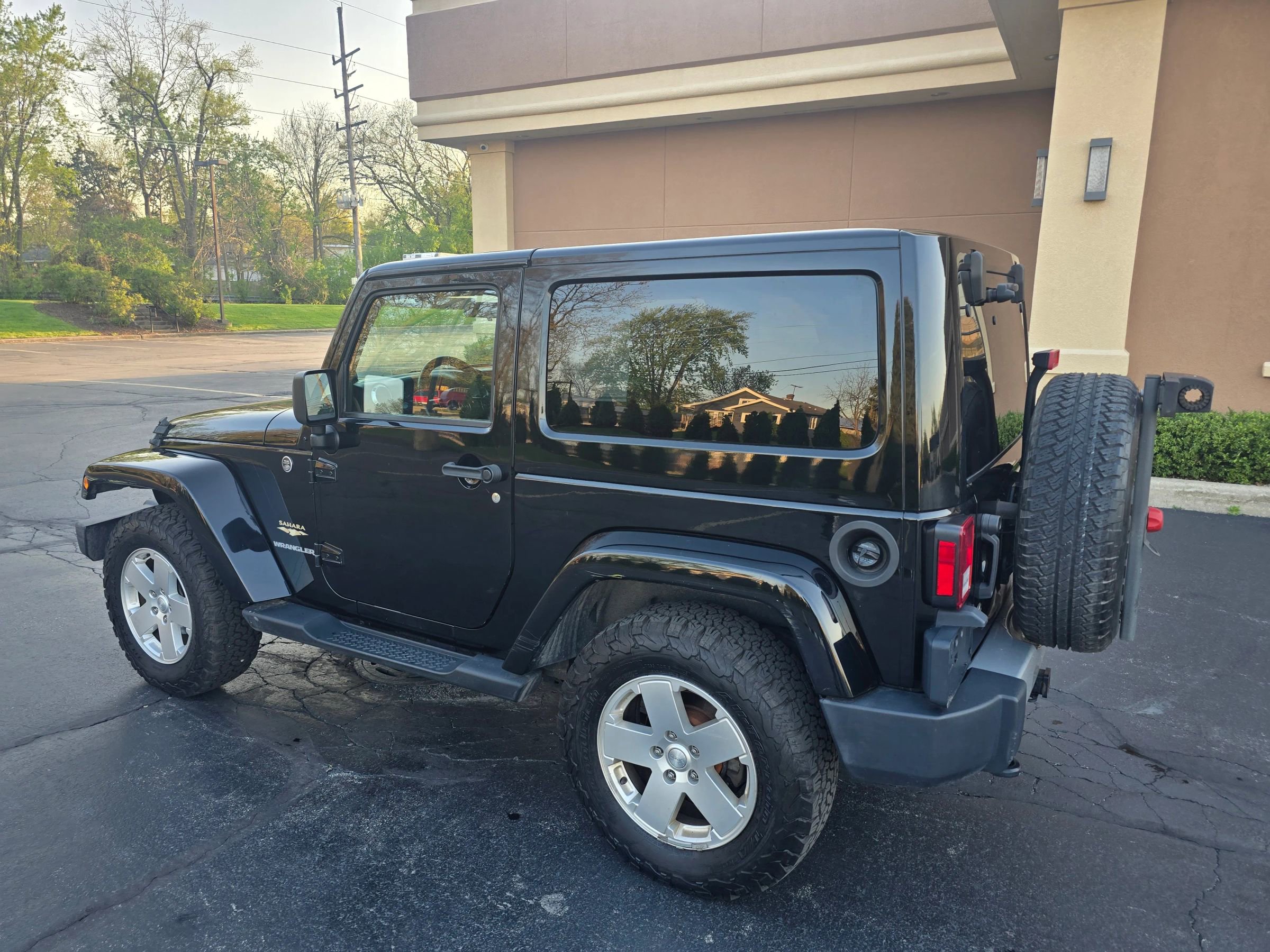 Used 2012 Jeep Wrangler Sahara w/ Connectivity Group AWD/4WD image 6